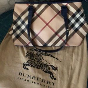 Burberry bag only used twice it’s navy blue straps